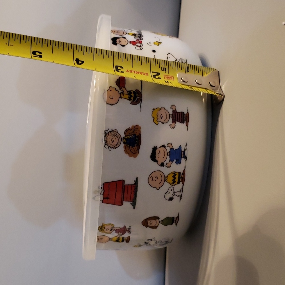 Peanuts Character ceramic food storage container with vented lid NWT - Picture 2 of 4